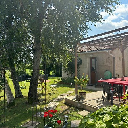 Studio En Auvergne Le Ruisseau Apartment Saint-Priest-Bramefant Luaran gambar