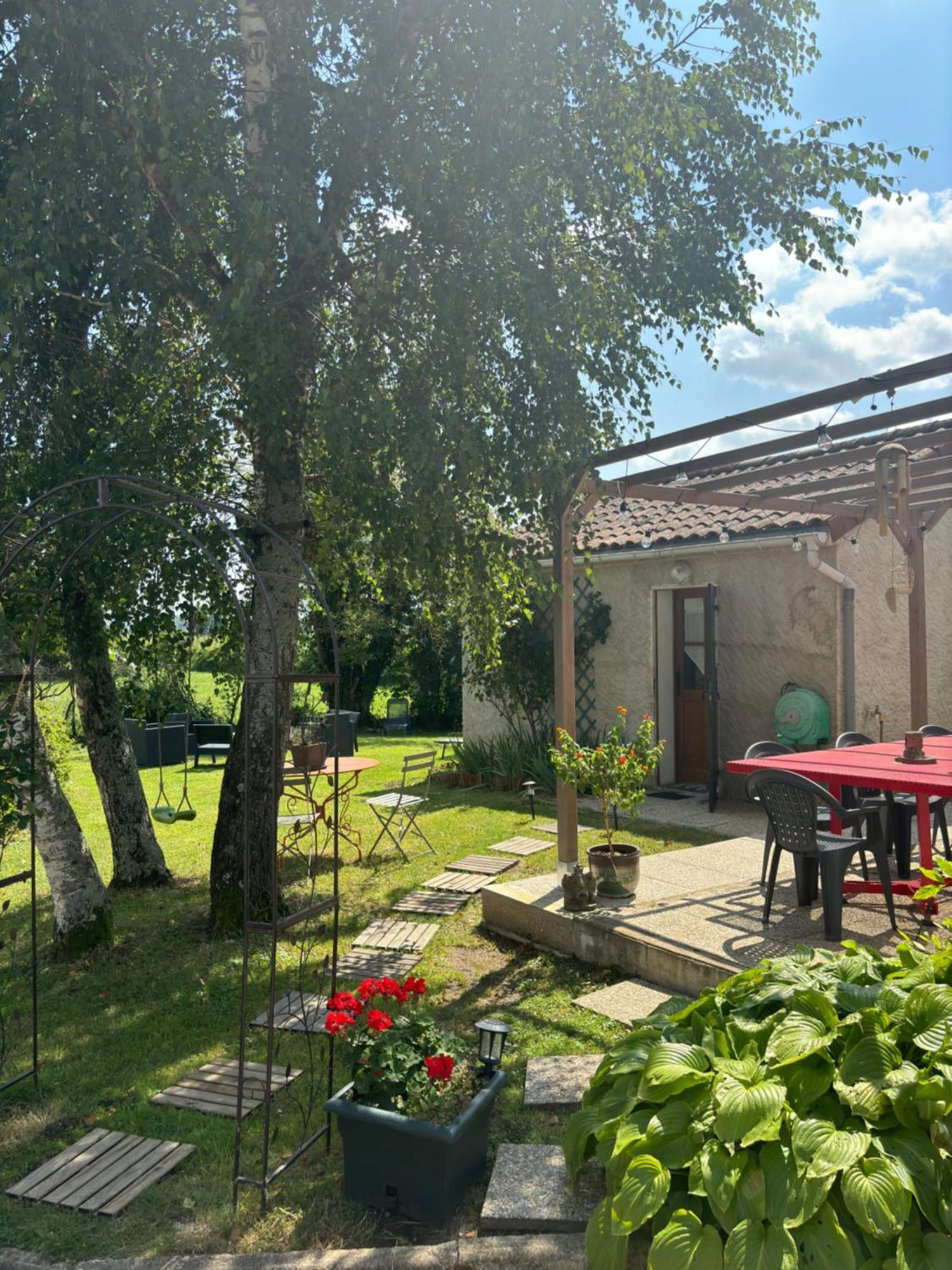 Studio En Auvergne Le Ruisseau Apartment Saint-Priest-Bramefant Luaran gambar